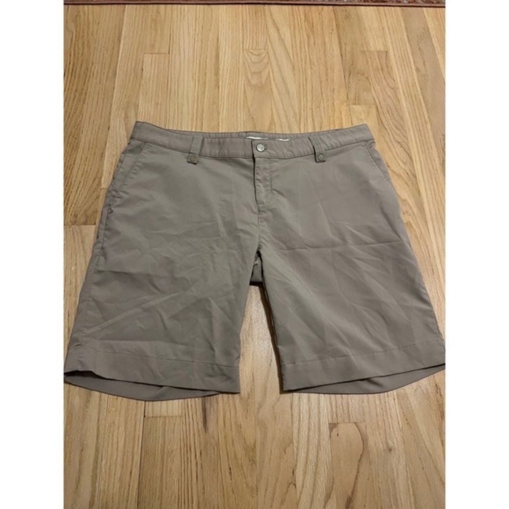 Under‎ Armour Performance Golf Shorts Mens Size 16 Tan Flat Front Casual